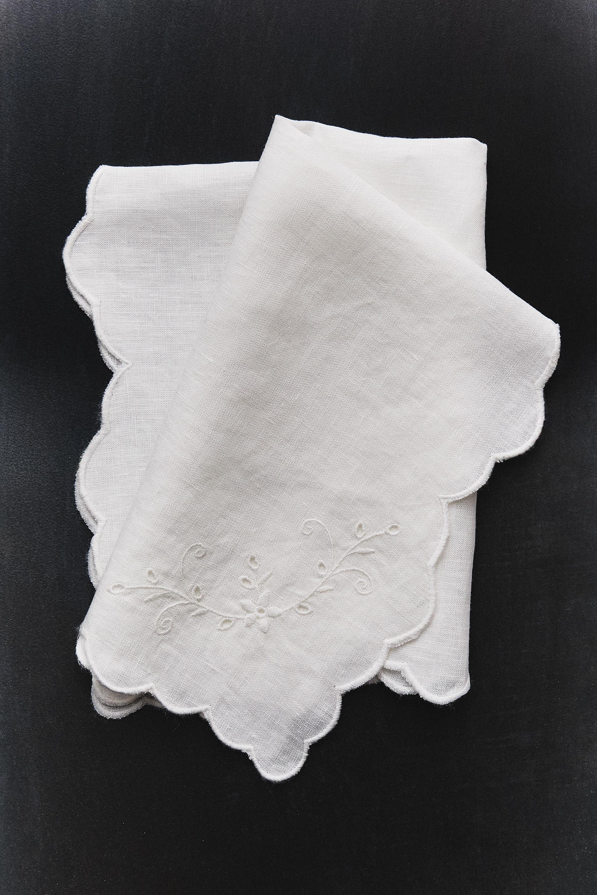 PACK OF LINEN NAPKINS WITH FLORAL EMBROIDERY (PACK OF 2)